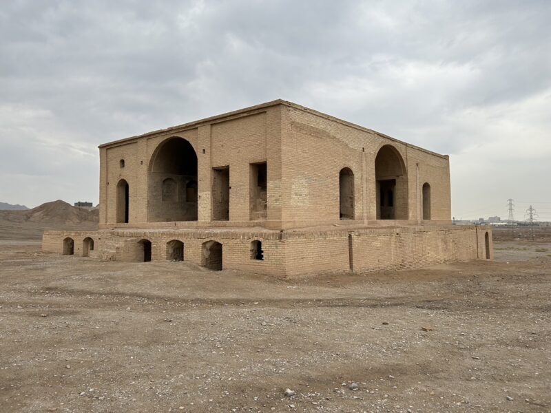 【イラン】ヤズド 沈黙の塔 ゾロアスター教の鳥葬が行われていた塔